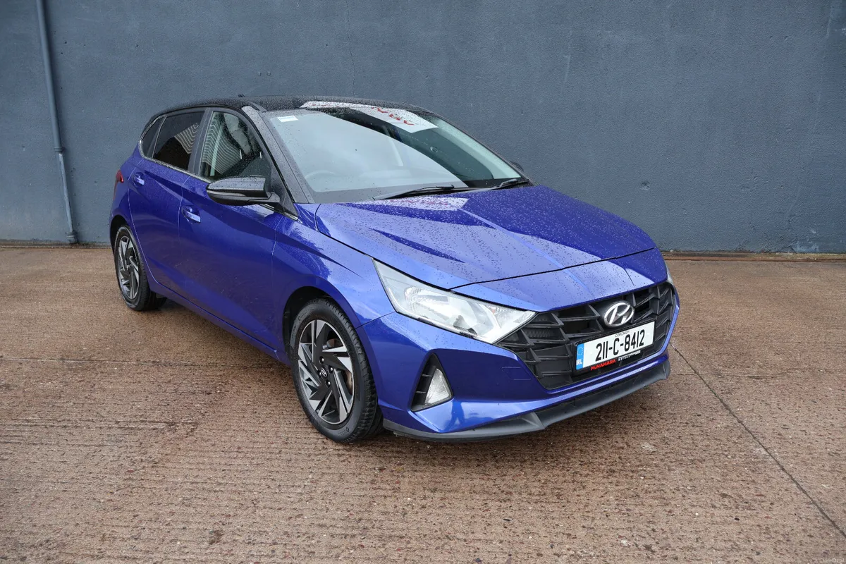 Hyundai i20 Deluxe Plus 2Tone Low Km's Great Spec! - Image 3