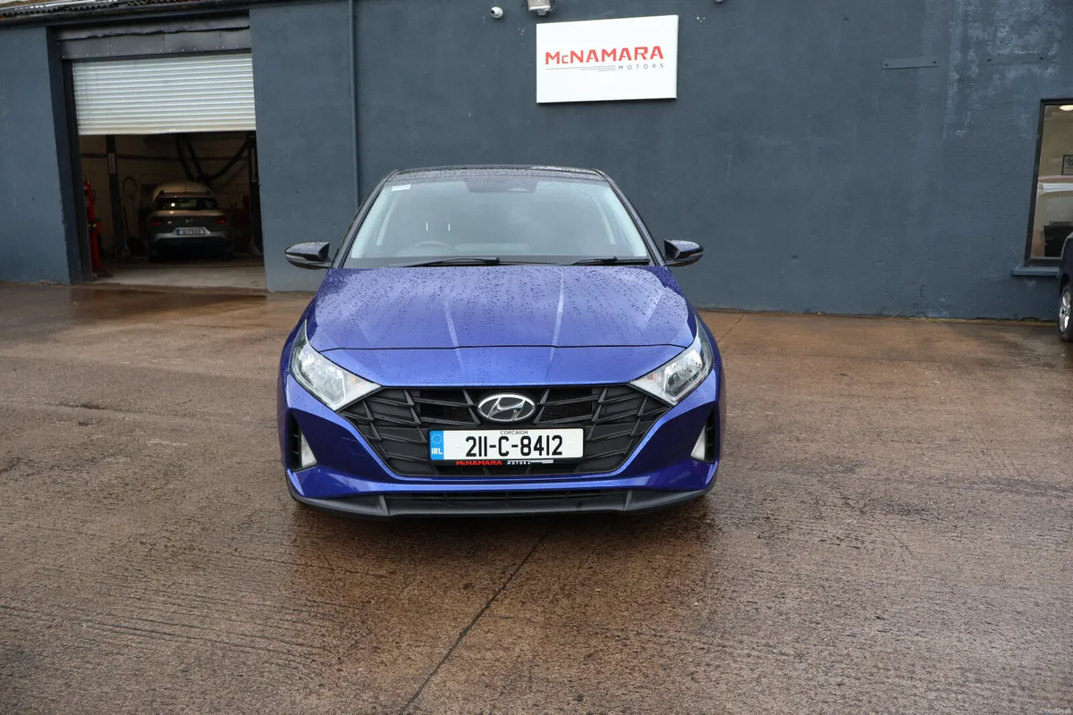 Hyundai i20 Deluxe Plus 2Tone Low Km's Great Spec! - Image 4