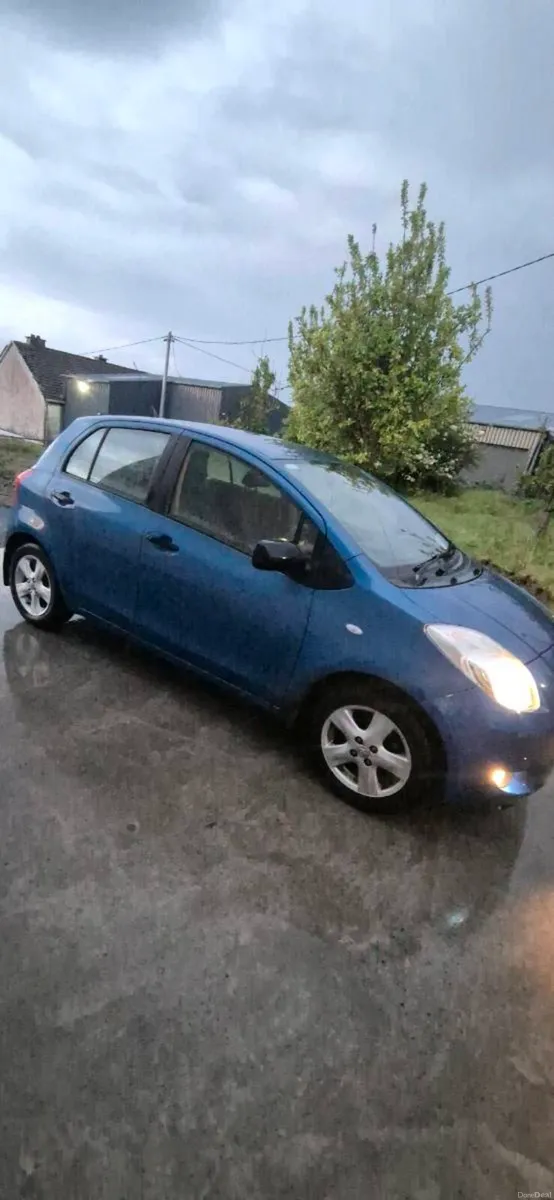 07 Toyota Yaris - Image 2