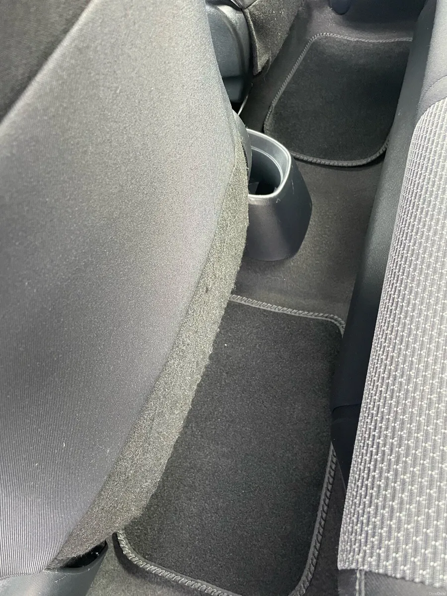 Toyota Yaris - Image 6