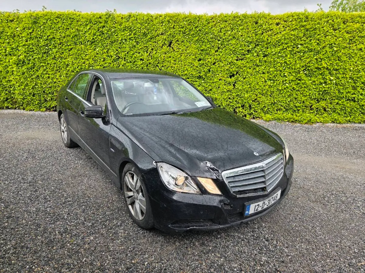 Mercedes E-Class automatic €2700 - Image 1