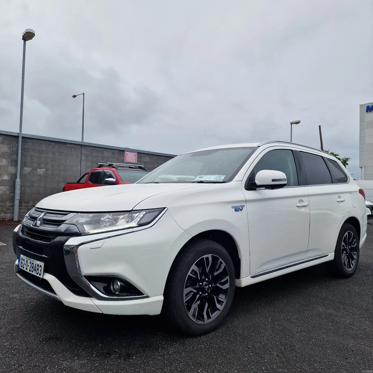 Mitsubishi Outlander 2016 High Specs Low Miles 4WD - Image 4