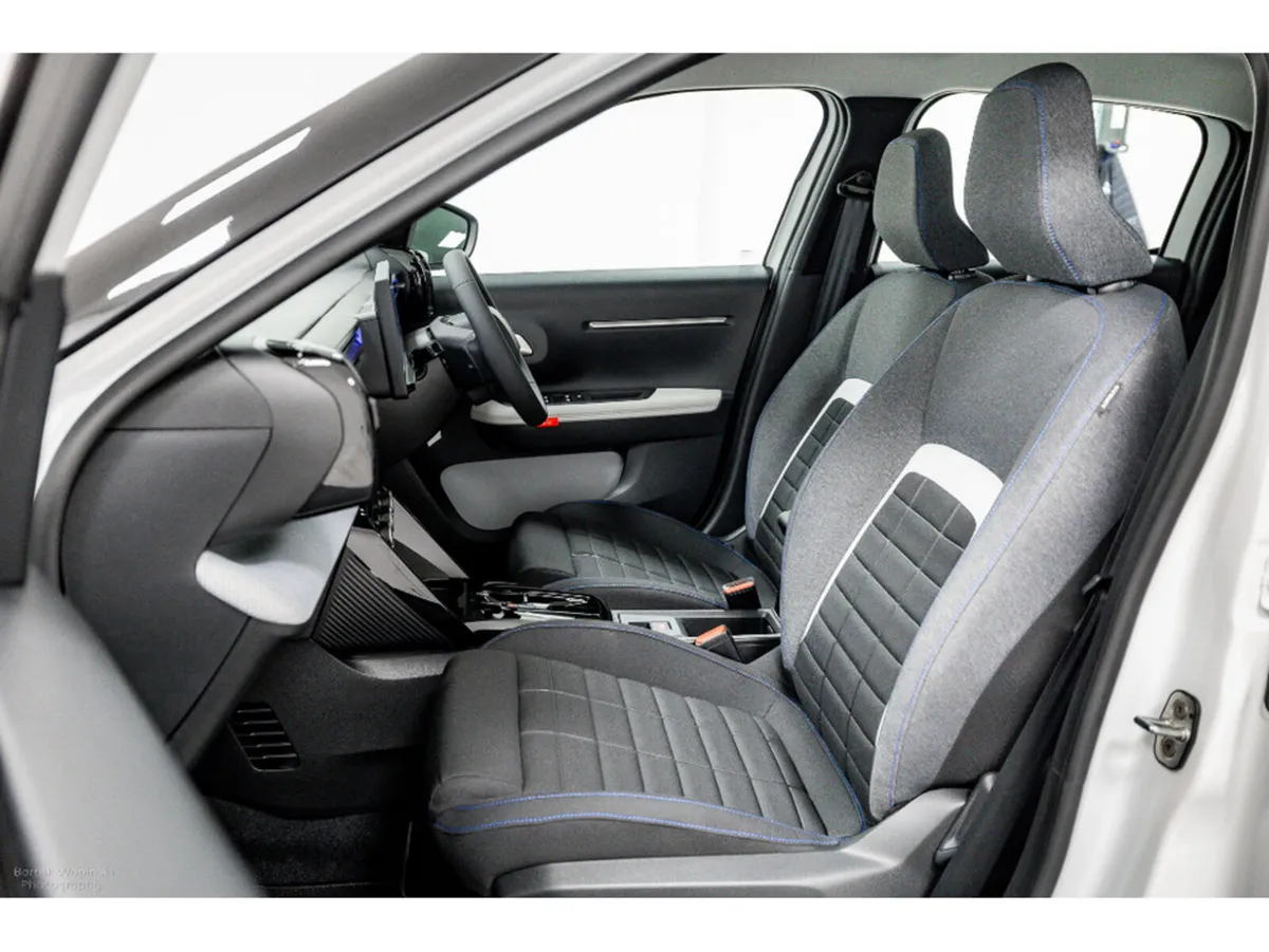 Citroen C3 Plus 1.2 Petrol Hybrid Auto 100HP Bi-To - Image 6