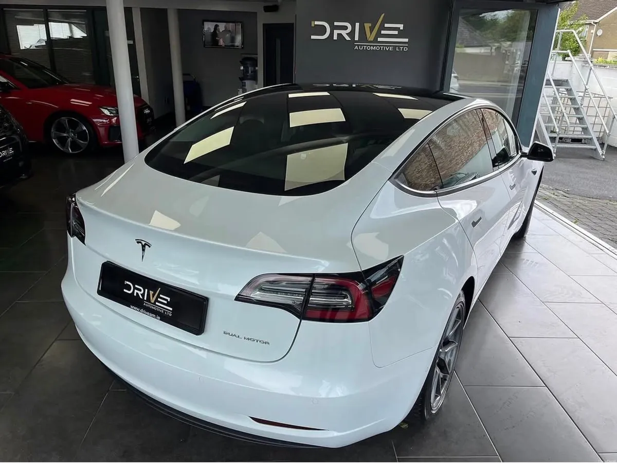 Tesla Model 3 2021 - Image 4