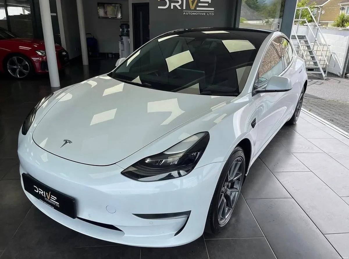 Tesla Model 3 2021 - Image 2