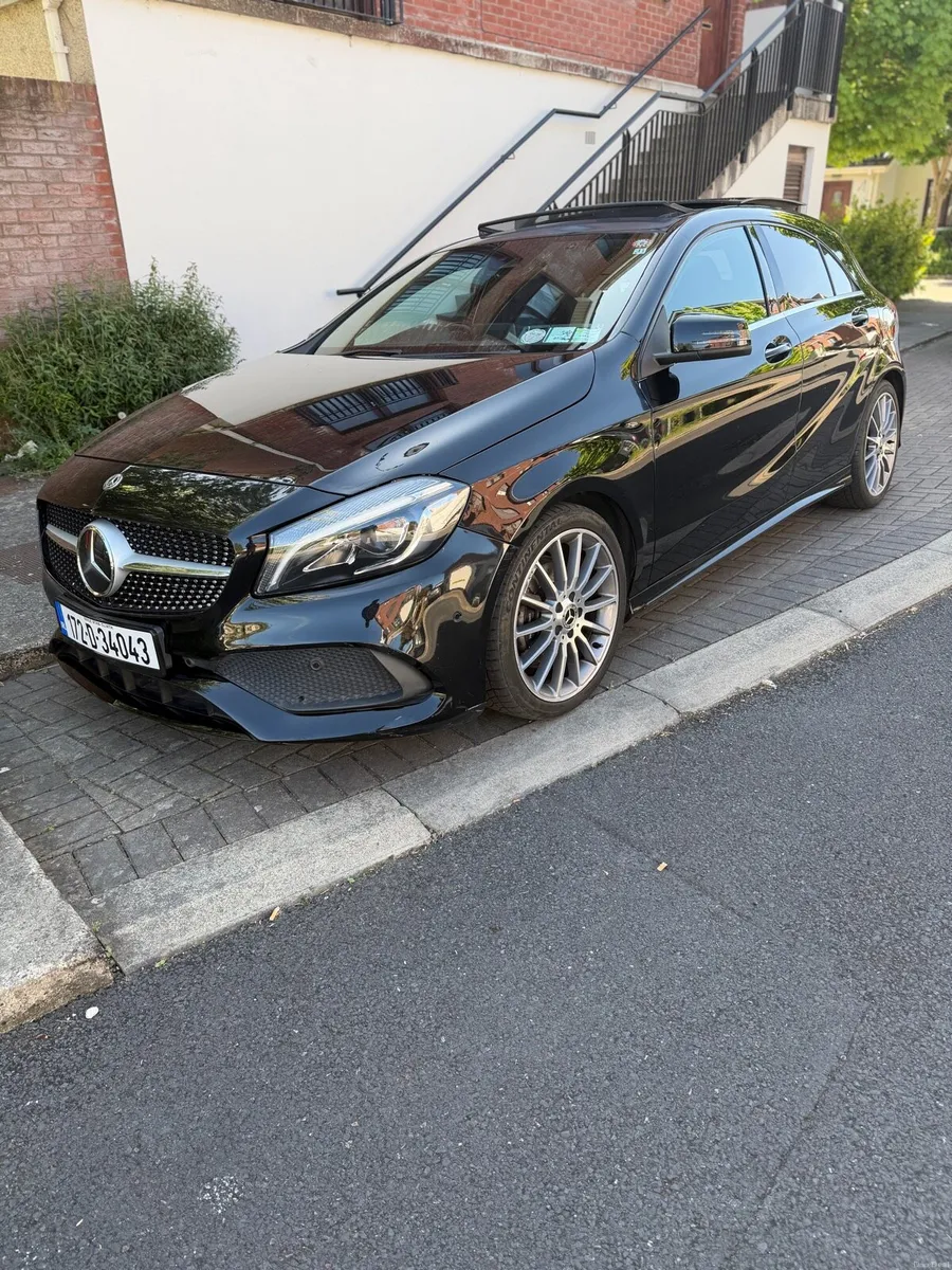 Mercedes Benz A180 AMG line Premium Sunroof - Image 4