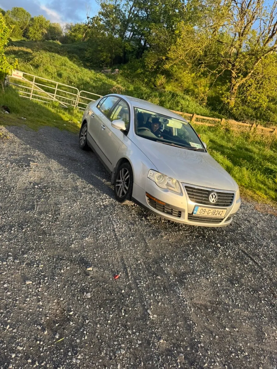 Volkswagen Passat - Image 1