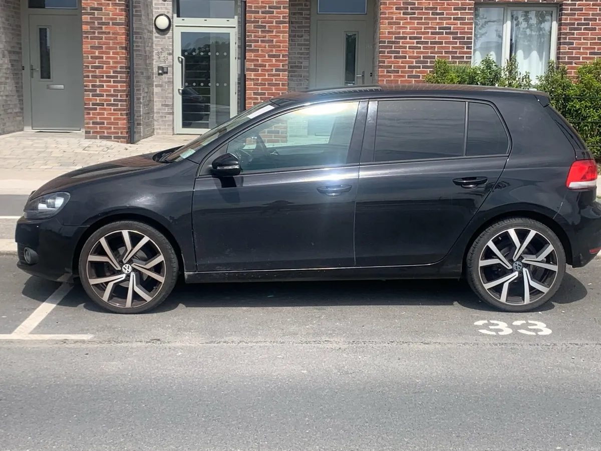 Volkswagen Golf 2011 - Image 2