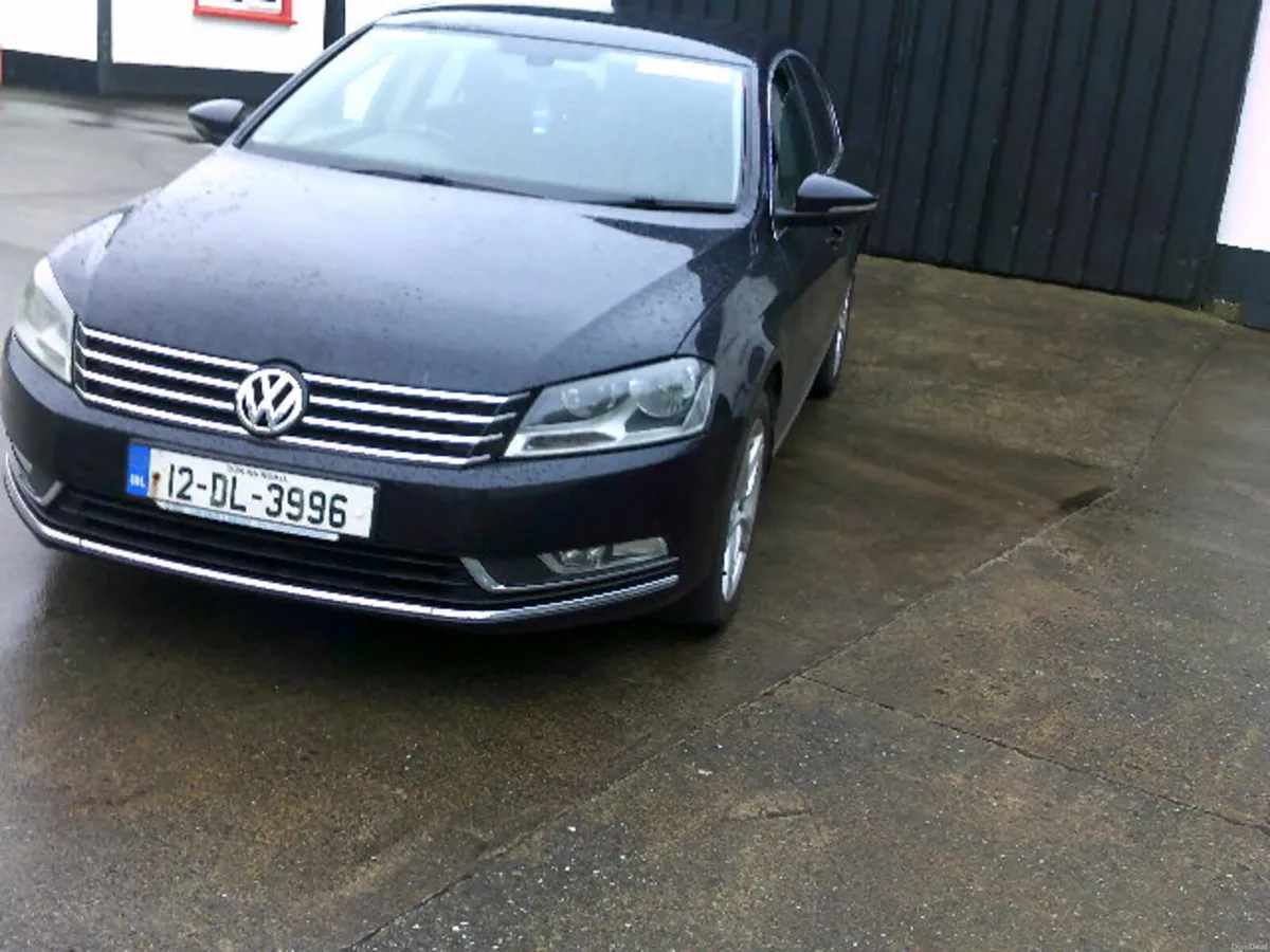 Volkswagen Passat 2012 - Image 2