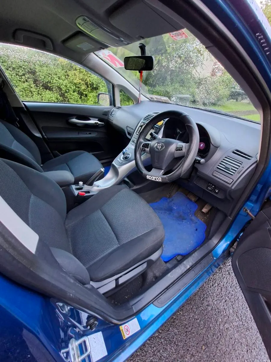 Toyota Auris Petrol Hyrbrid Hatchback Blue - Image 5