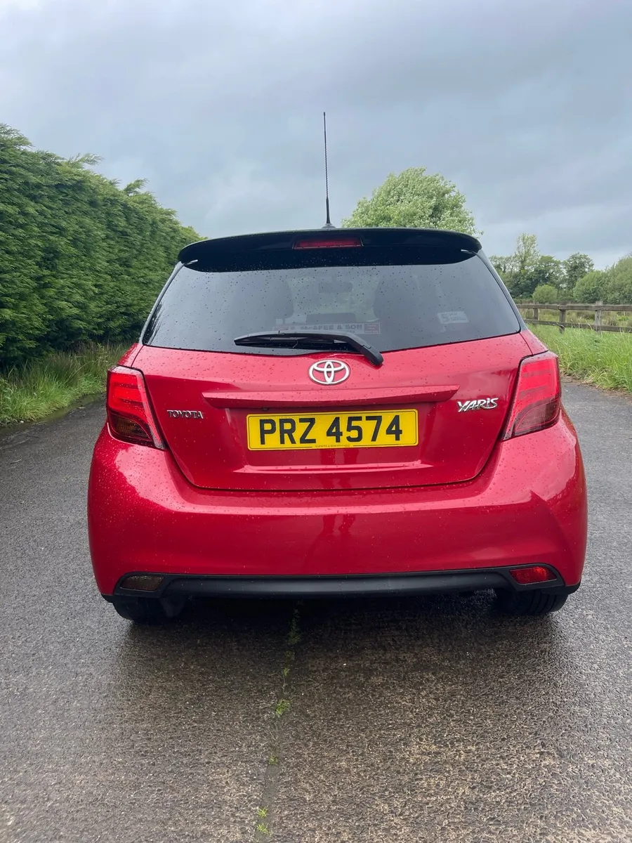 2017 Toyota Yaris Design 1.3 - Image 4