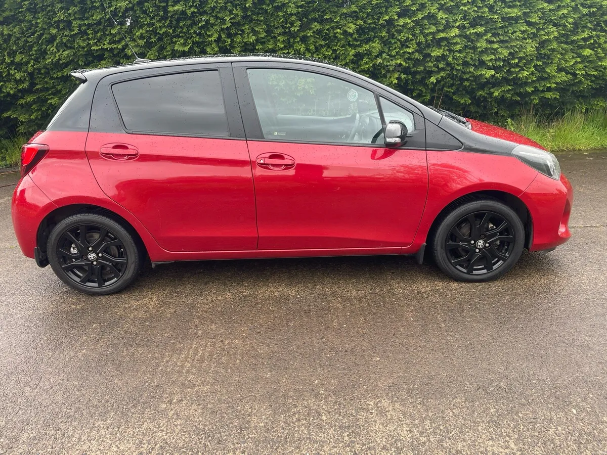 2017 Toyota Yaris Design 1.3 - Image 2