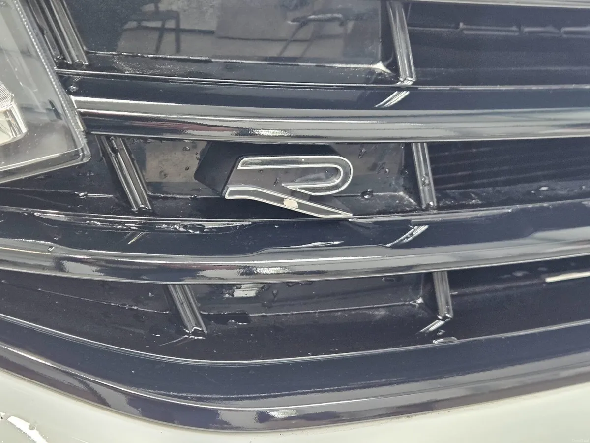 231 VOLKSWAGEN TIGUAN R-LINE W/BLACK EDITION STYLI - Image 2