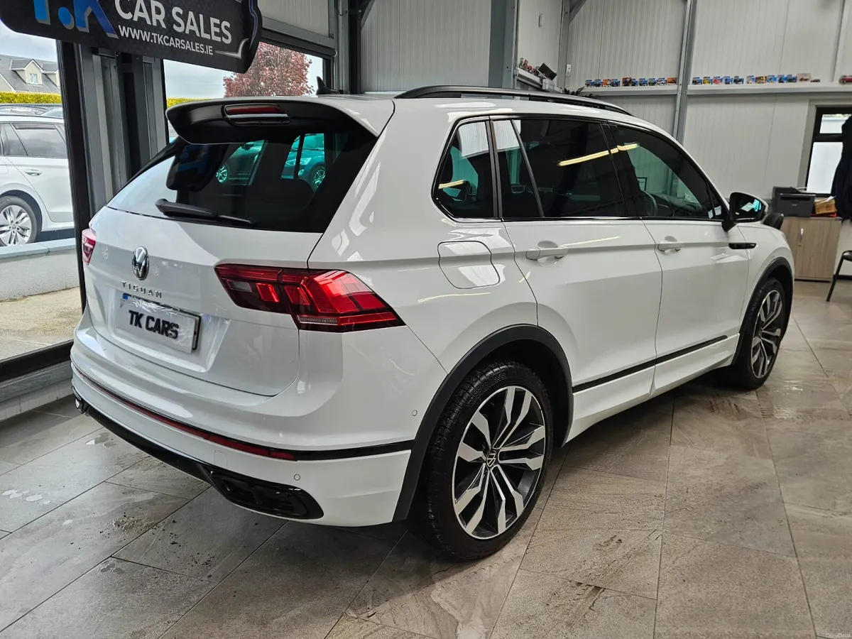 231 VOLKSWAGEN TIGUAN R-LINE W/BLACK EDITION STYLI - Image 3