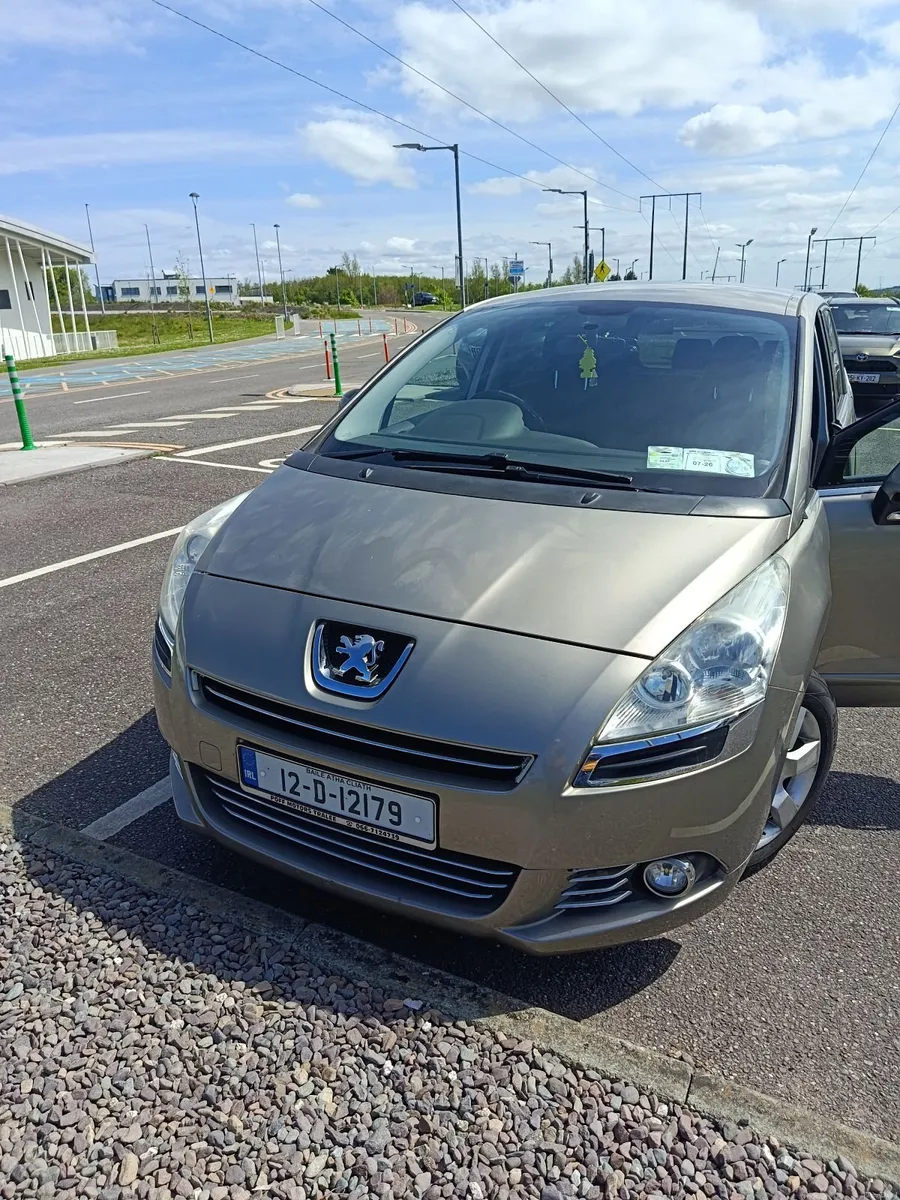 Peugeot 5008 2012 - Image 2