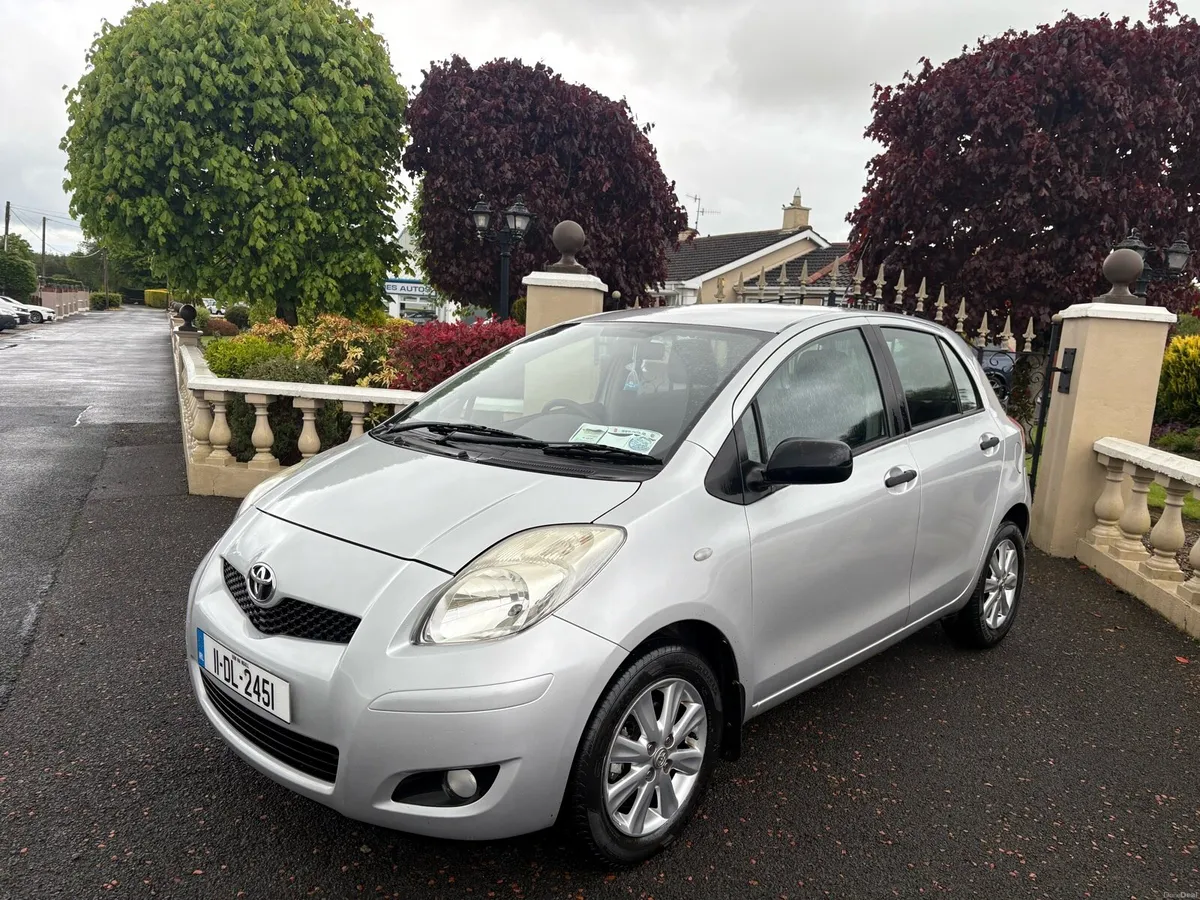 2011 Toyota Yaris - Image 2