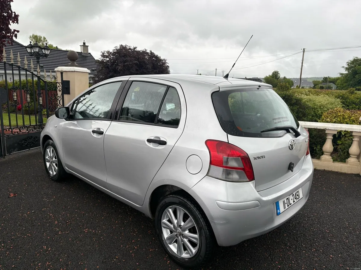 2011 Toyota Yaris - Image 4