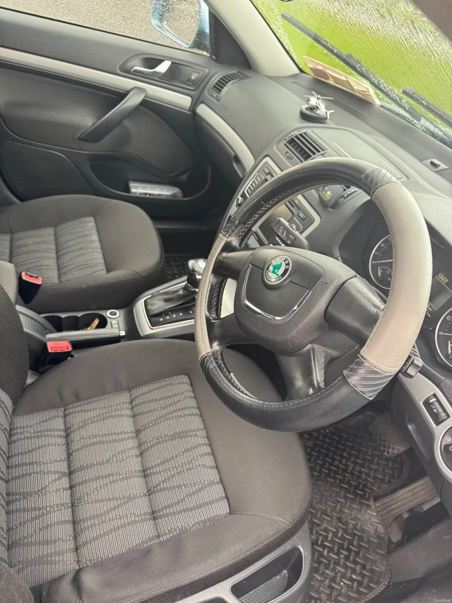 Skoda Octavia 2011 AUTOMATIC - Image 2