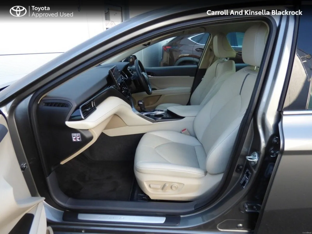 Toyota Camry Hybrid Platinum - Image 6