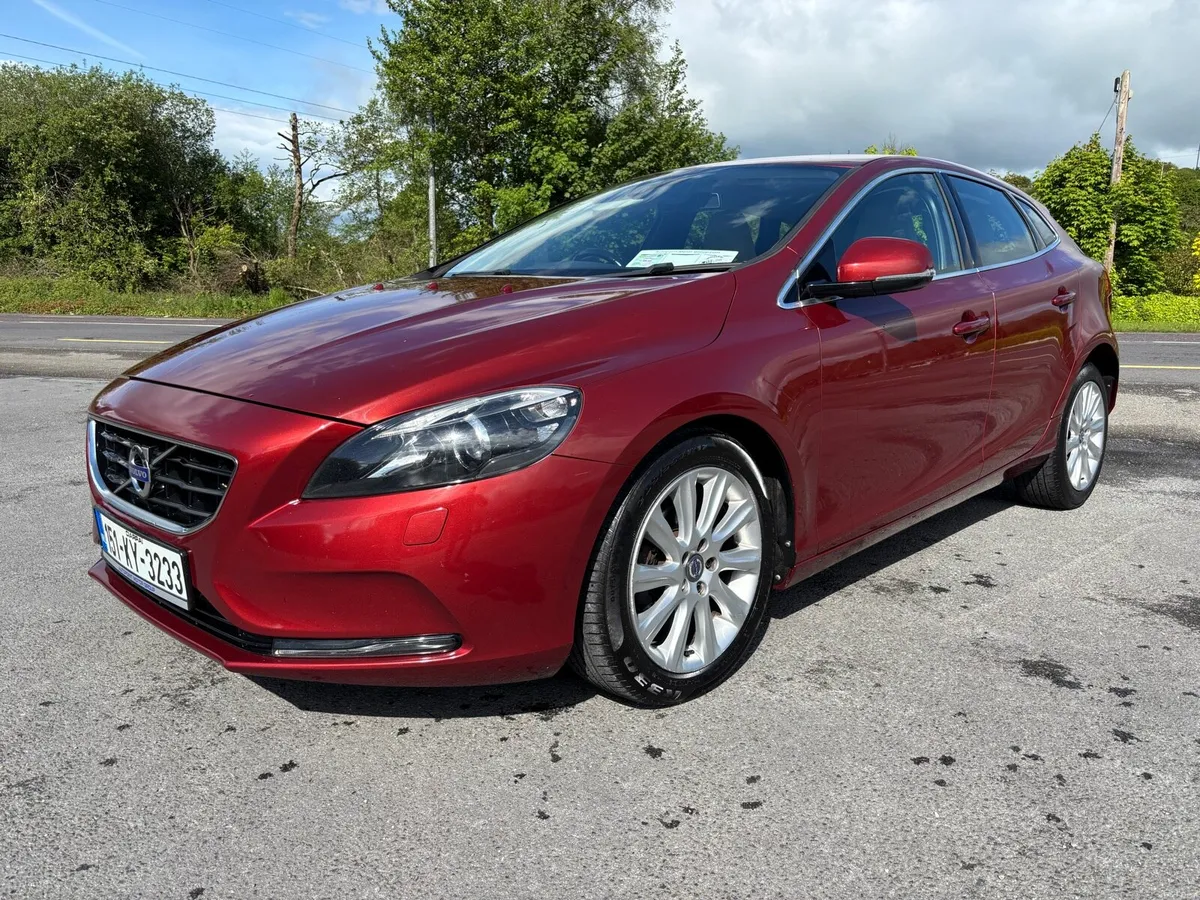151 VOLVO V40 1.6 D2 LUX (115bhp) NCT 08-27 - Image 1