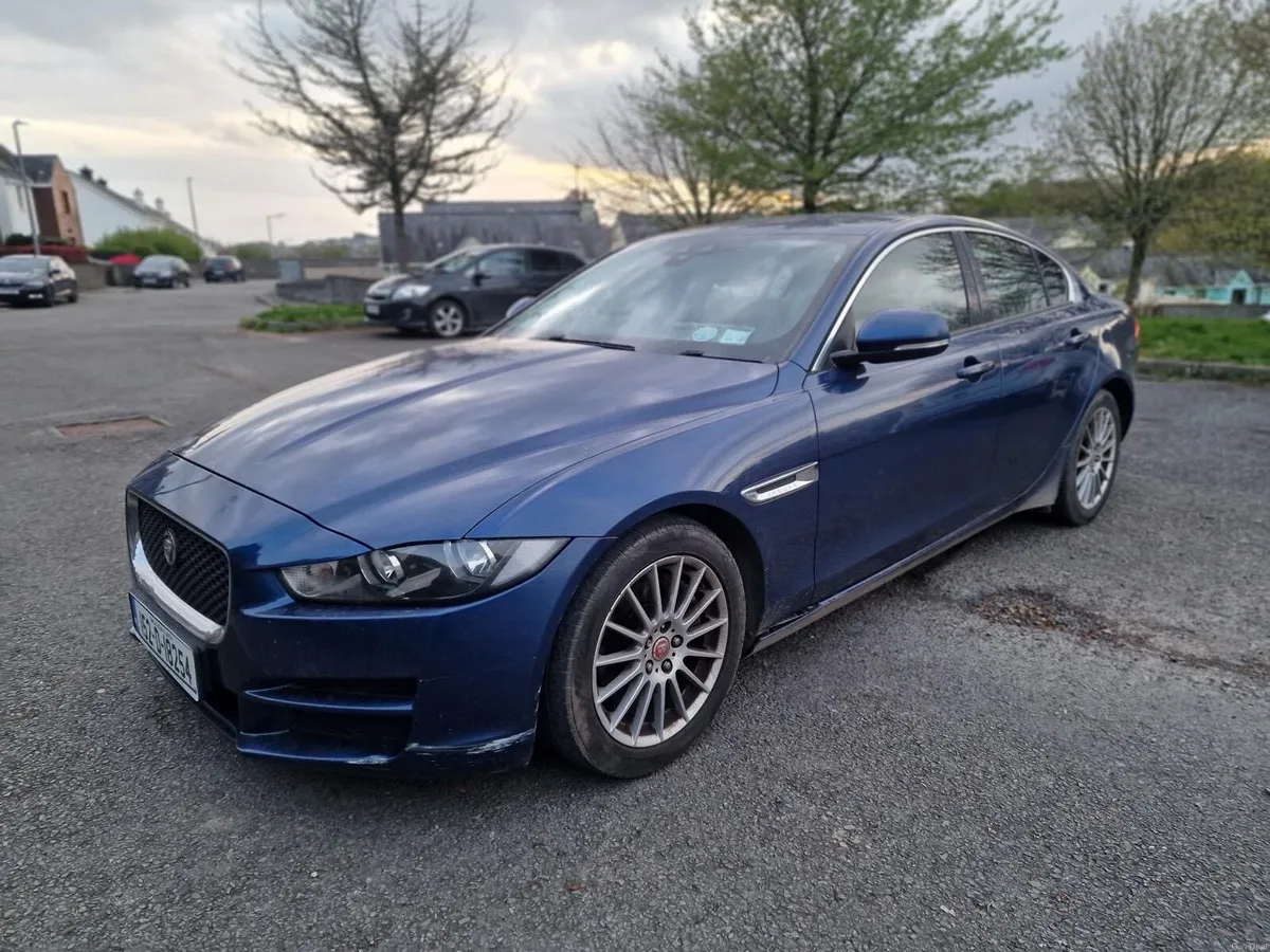 15 JAGUAR XE 2.0D €3250 NEEDS RETEST - Image 3