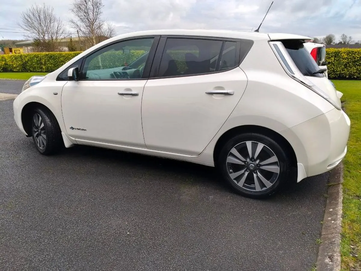 2016 Nissan Leaf - Image 2