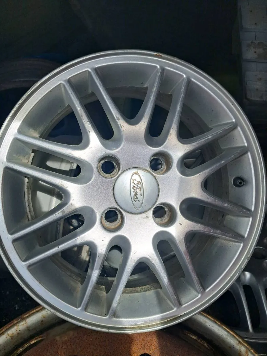 Ford alloys set & child car seat - Image 1