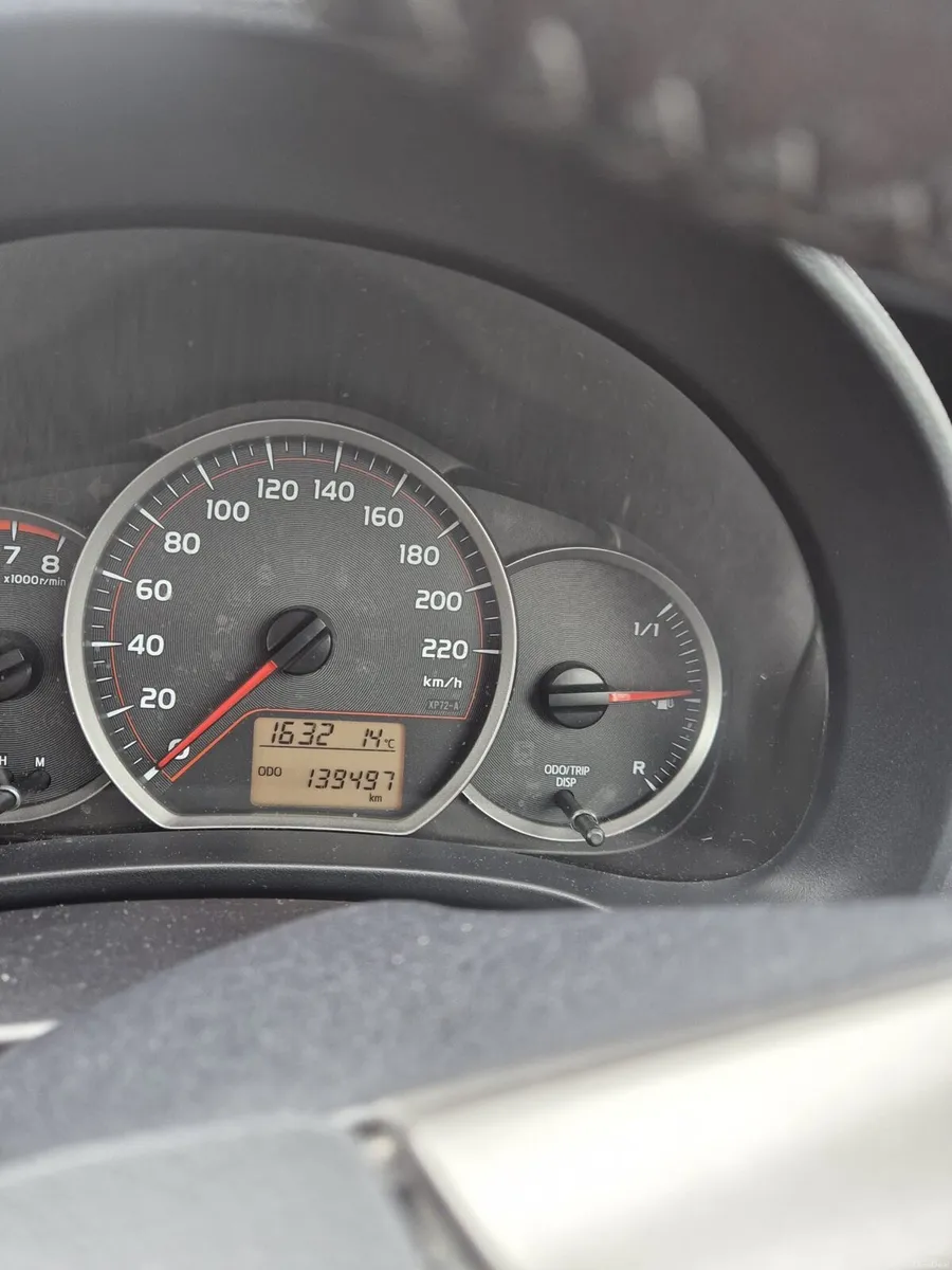 Toyota Yaris 2014 - Image 2