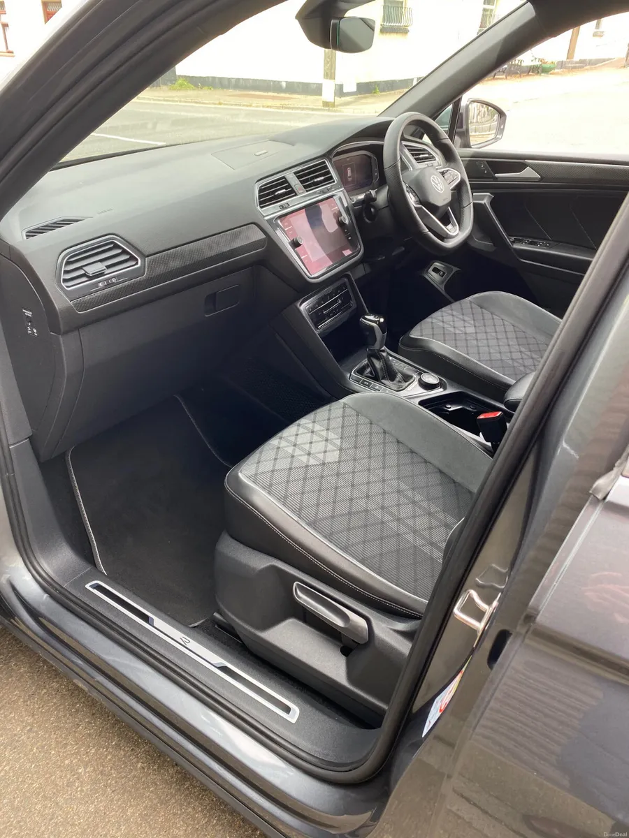 Volkswagen Tiguan ALLSPACE 4Motion R-Line 2023 - Image 4