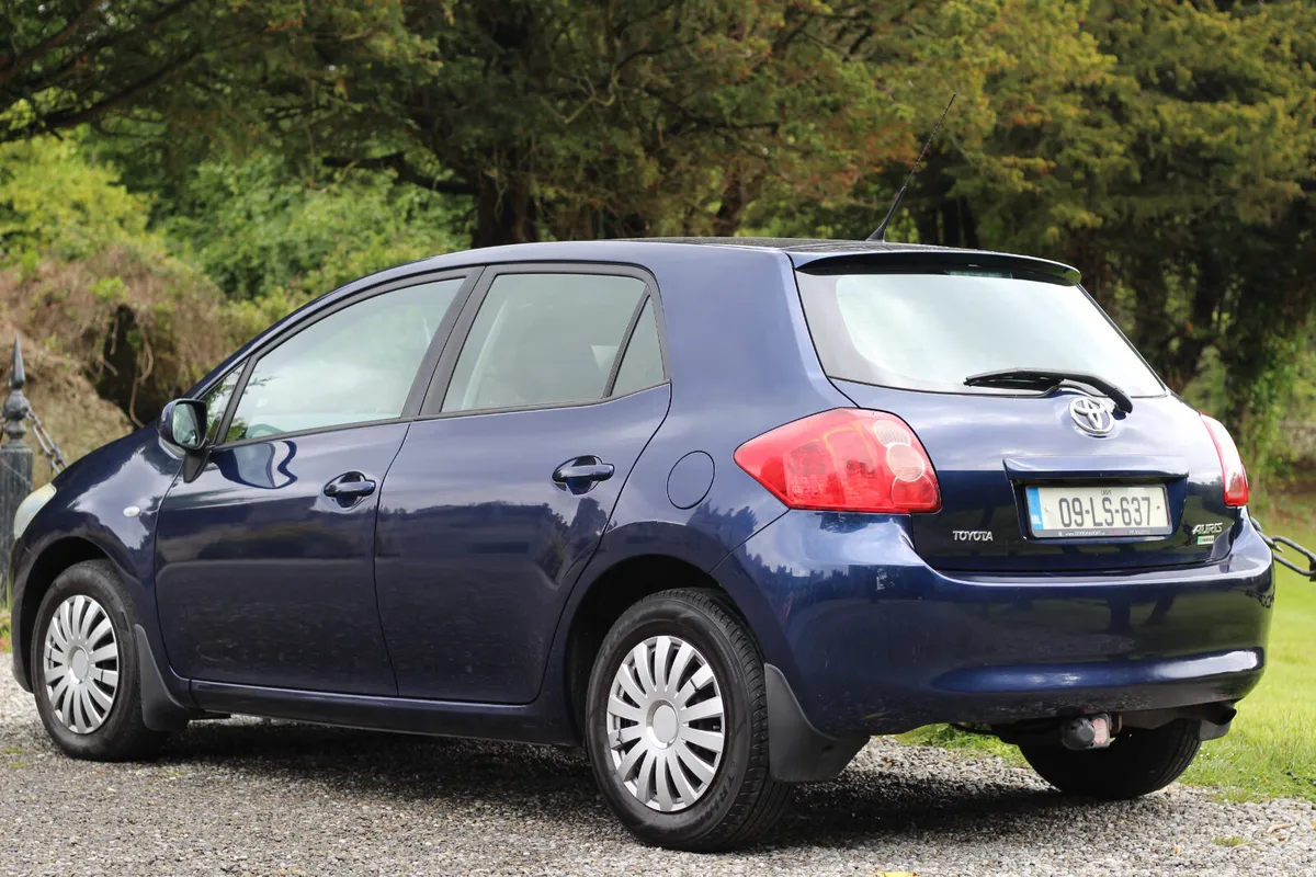 Toyota Auris 2009 - Image 3