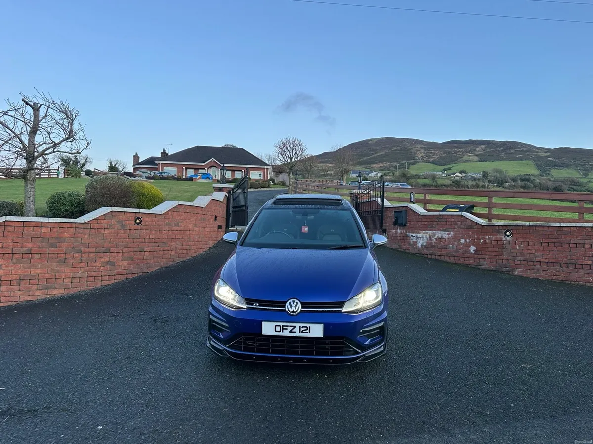 2019 Volkswagen Golf R - Image 3