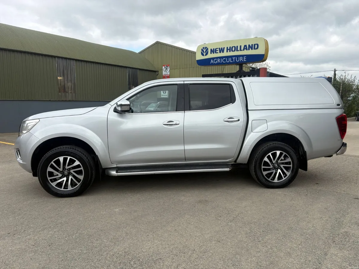 2017 Nissan Navara Crew Cab - Image 2