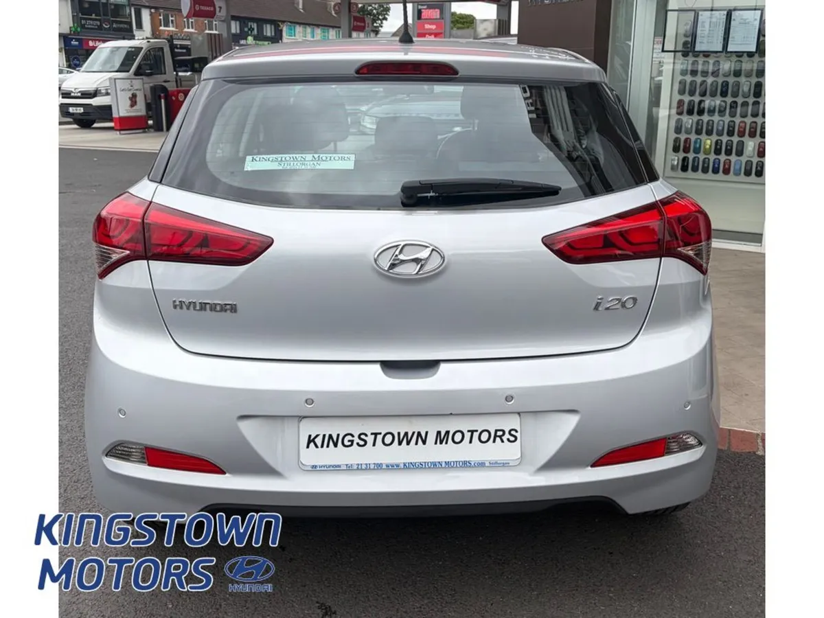 Hyundai i20 Automatic Deluxe 5DR Auto - Image 4