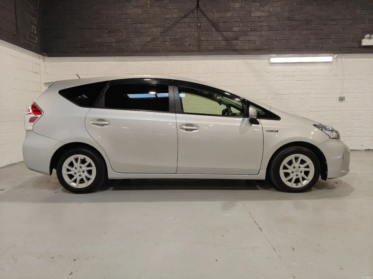 2018 TOYOTA PRIUS ALPHA HYBRID ESTATE - Image 4