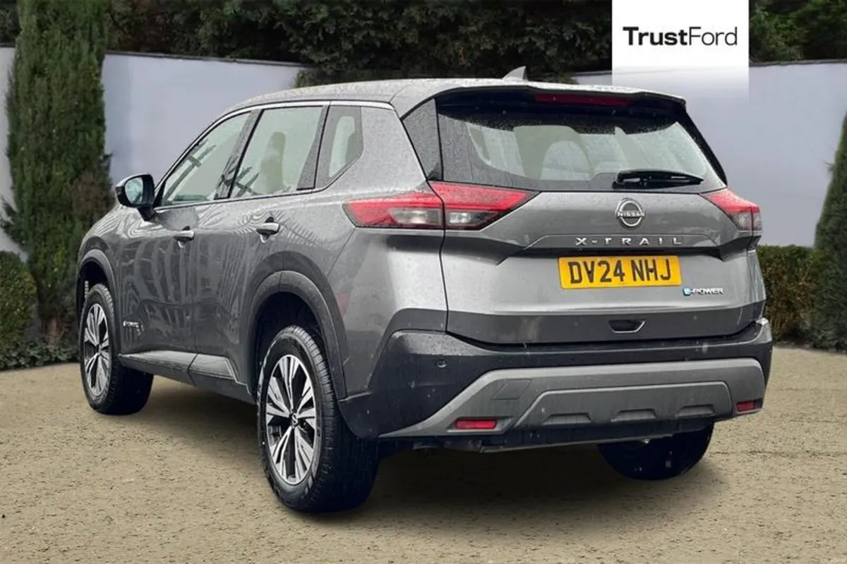 Nissan X-Trail Acenta Premium - Image 2