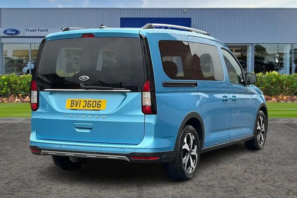Ford Tourneo Connect 2.0 EcoBlue Active MPV 5dr Di - Image 4