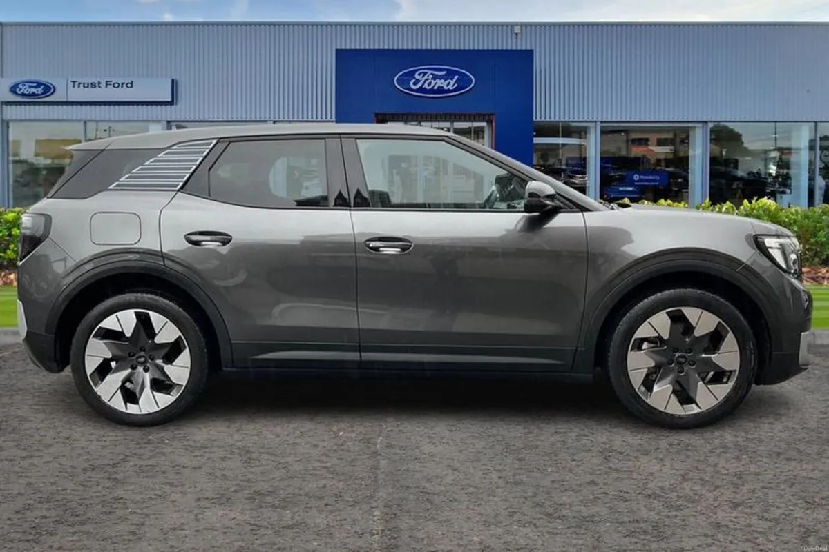Ford Explorer Extended Range 79kWh Premium SUV 5dr - Image 3