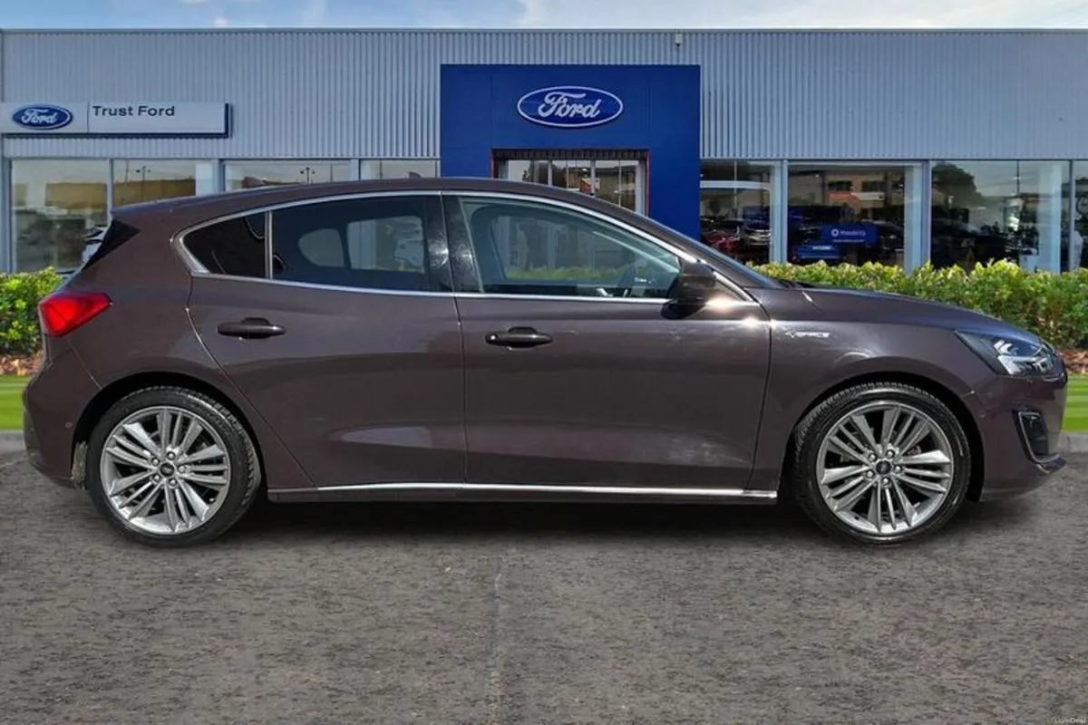Ford Focus 1.0T EcoBoost Vignale Hatchback 5dr Pet - Image 3