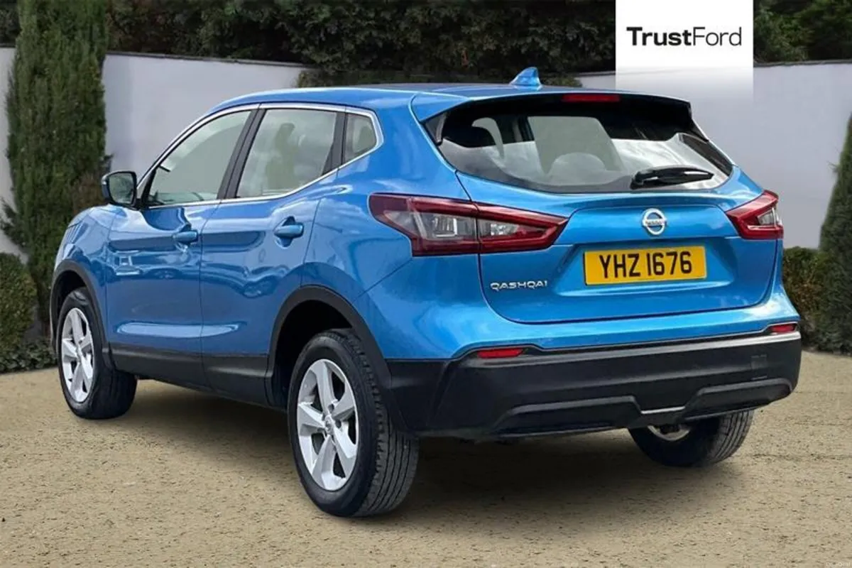 Nissan Qashqai Acenta Premium - Image 2