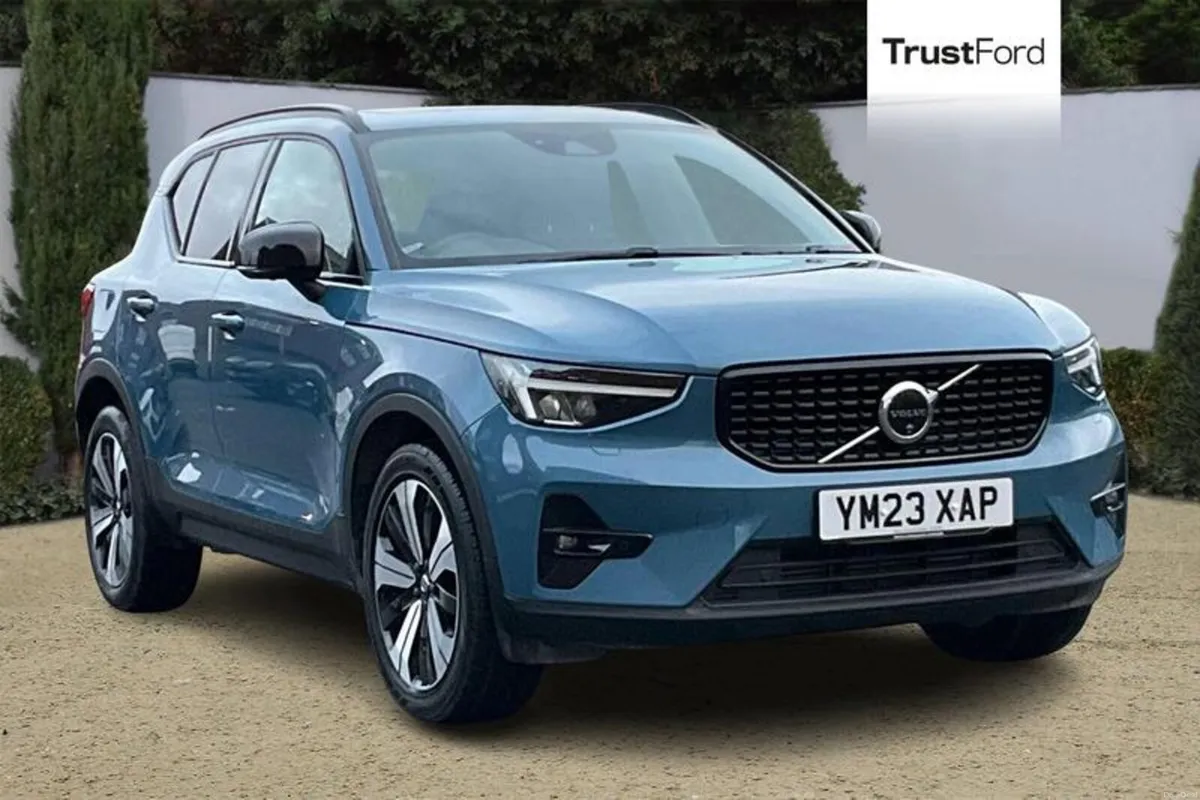 Volvo XC40 1.5h T5 Recharge 10.7kWh Ultimate Dark - Image 1
