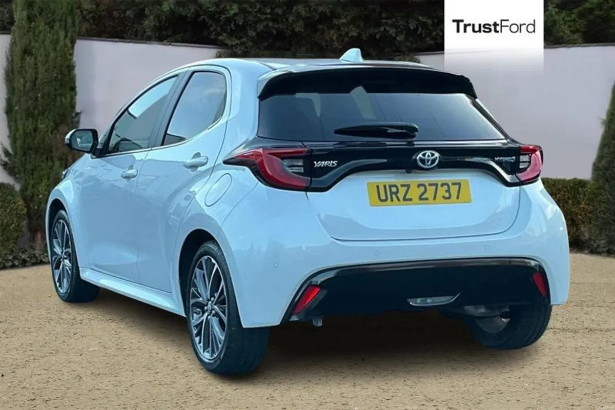 Toyota Yaris 1.5 VVT-h Excel Hatchback 5dr Petrol - Image 2