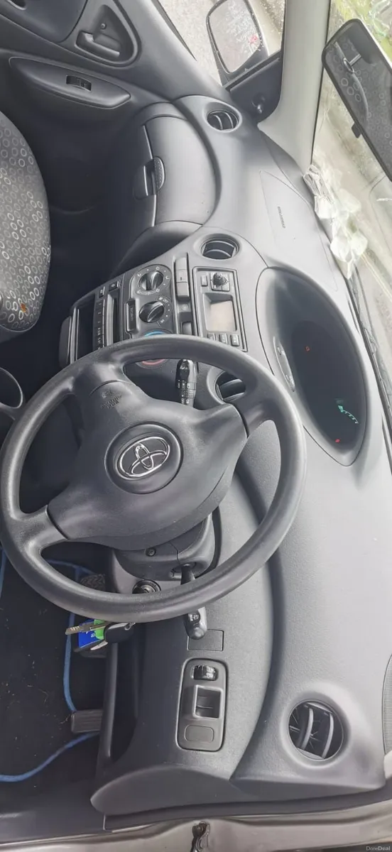 Toyota Yaris 2004 - Image 3