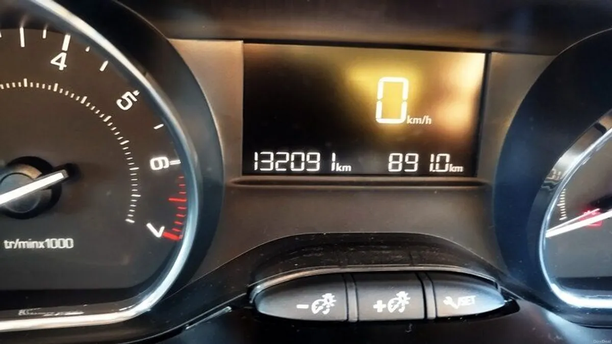2015 Peugeot 2008 - Image 2