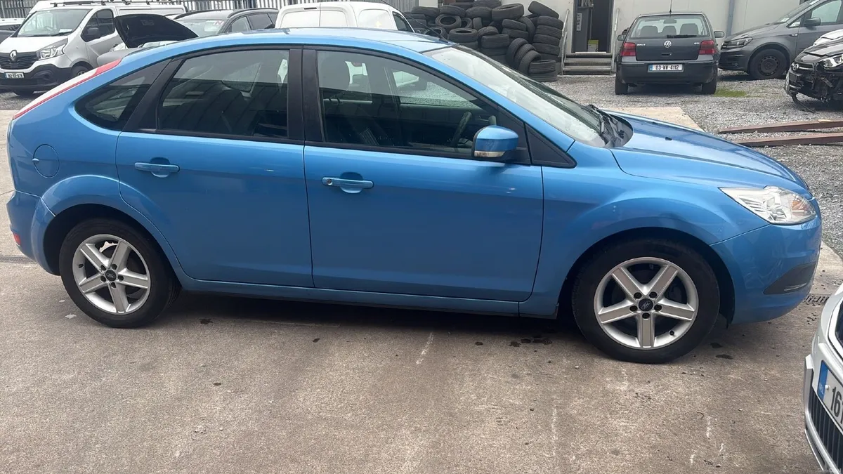 Ford Focus 2010 - Image 2