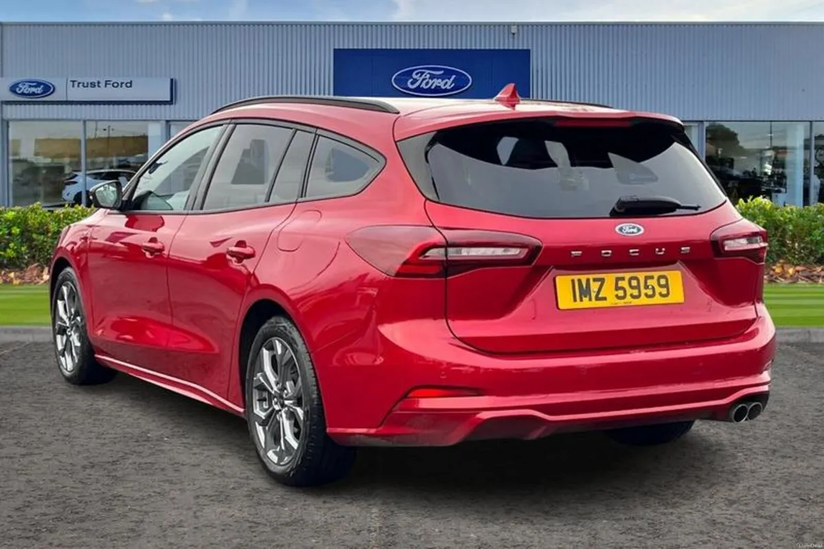 Ford Focus ST-Line Estate - Image 2