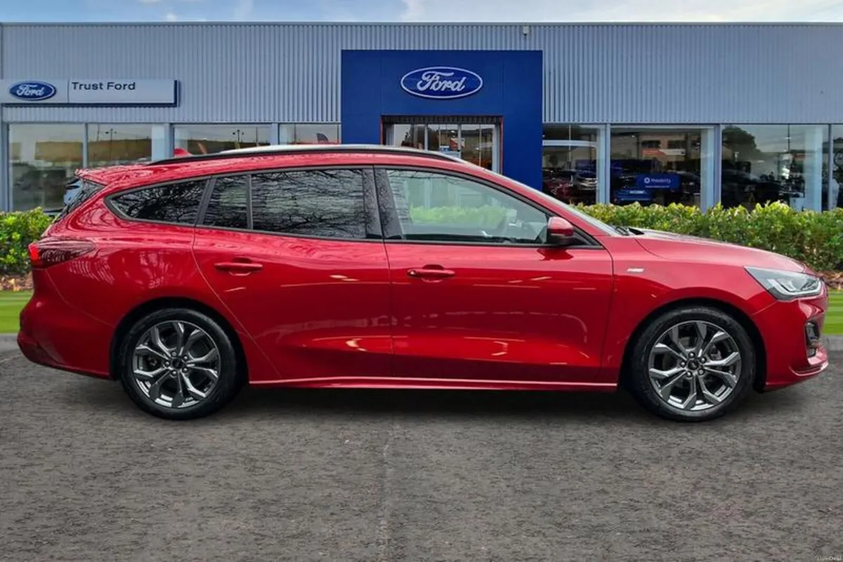 Ford Focus ST-Line Estate - Image 3