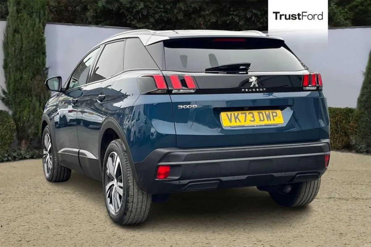 Peugeot 3008 1.2 PureTech Active Premium + SUV 5dr - Image 2