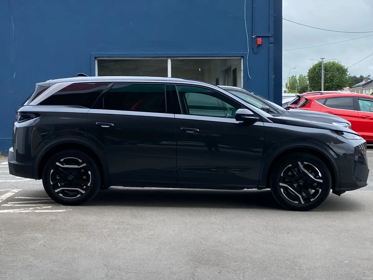 Peugeot 5008 BEV 73kwh 210hp Allure - Image 2