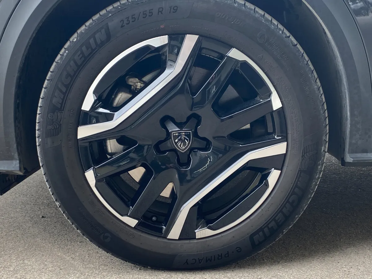 Peugeot 5008 BEV 73kwh 210hp Allure - Image 4