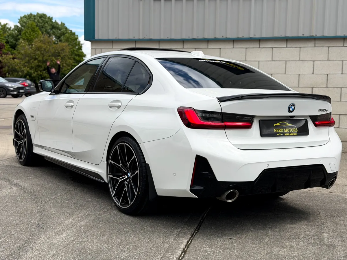 2022 BMW 330E MSPORT - SUNROOF - Image 3